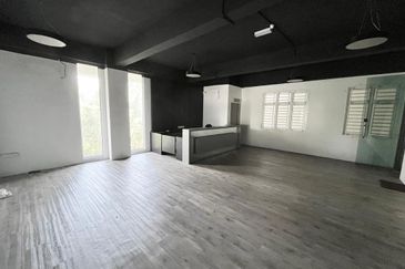 Pusat Perdagangan Danga Utama