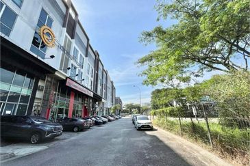 Pusat Perdagangan Danga Utama