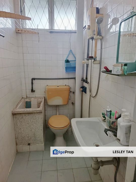 Flat Stulang Laut Ground Floor Four Bedrooms Renovated, Johor, Johor Bahru