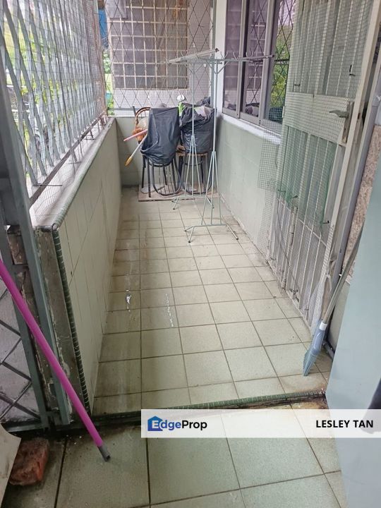 Flat Stulang Laut Ground Floor Four Bedrooms Renovated, Johor, Johor Bahru