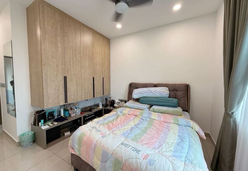 SKS Habitat Apartment, Larkin