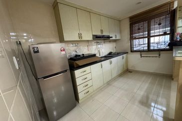 Bangunan Duta Impian (The Embassy Suites)