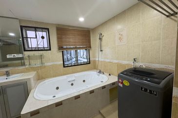 Bangunan Duta Impian (The Embassy Suites)