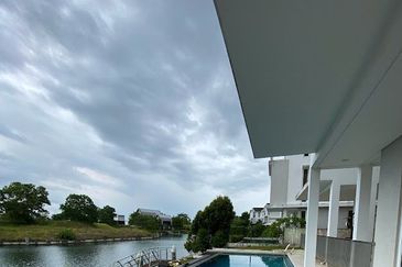 Emerald Bay @ Puteri harbour