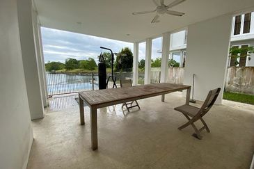 Emerald Bay @ Puteri harbour