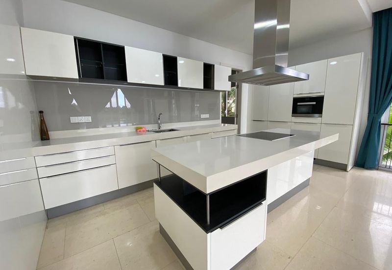 Emerald Bay @ Puteri harbour