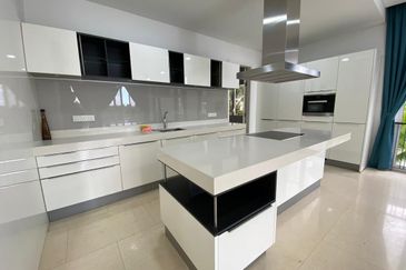 Emerald Bay @ Puteri harbour