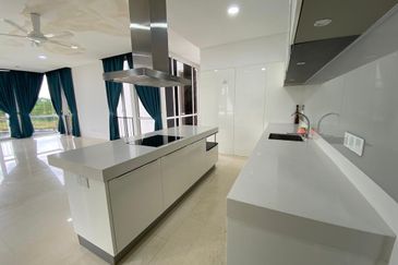 Emerald Bay @ Puteri harbour