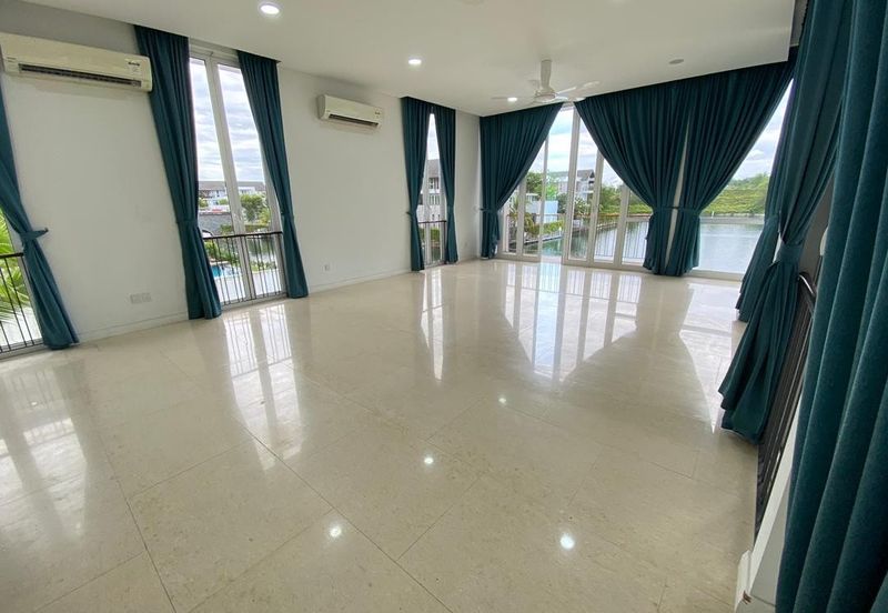 Emerald Bay @ Puteri harbour