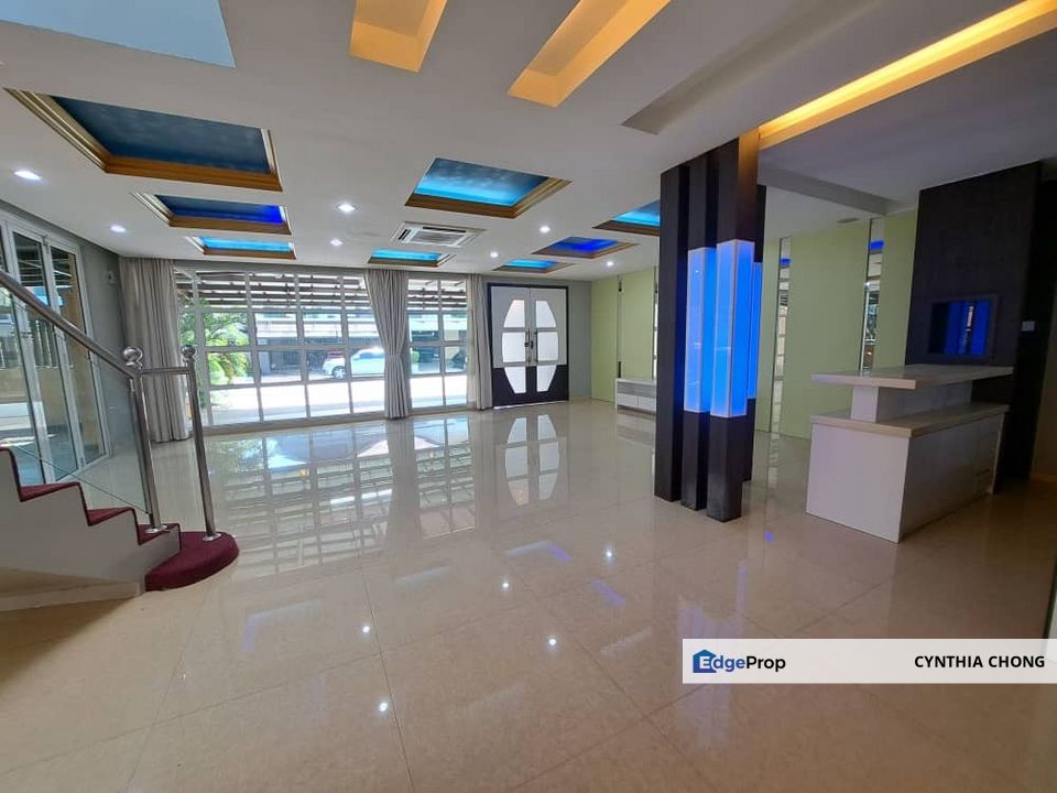 Taman Sutera Utama Double Storey Semi D For Sale, Johor, Skudai