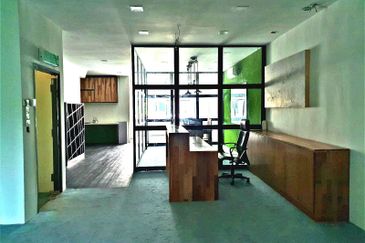 Pusat Perdagangan Danga Utama