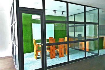 Pusat Perdagangan Danga Utama