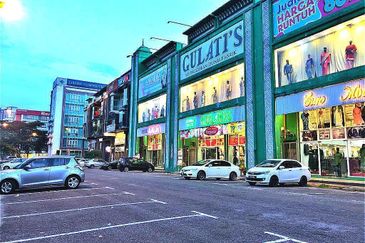 Pusat Perdagangan Danga Utama