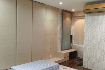 Bangunan Duta Impian (The Embassy Suites)