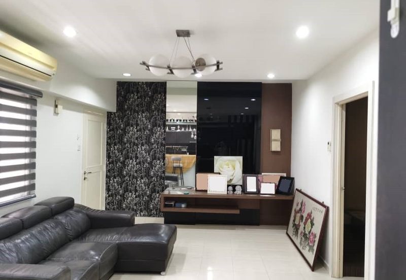 Bangunan Duta Impian (The Embassy Suites)