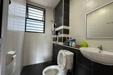 Seri Austin Luxury Apartment