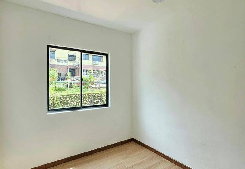 Taman Flora Heights Flat