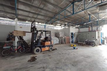 Sri Lalang Kluang Fish Farm For Sale