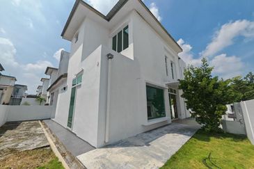 DOUBLE STOREY SEMI DETACHED HOUSE