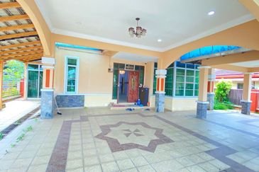 2-Storey Bungalow House for Sale