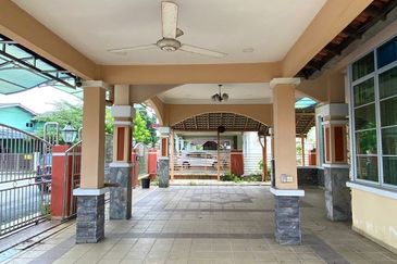 2-Storey Bungalow House for Sale