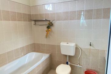 2-Storey Bungalow House for Sale