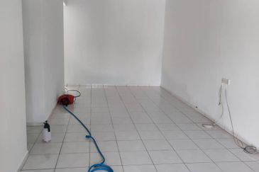 Taman Universiti, Parit Raja