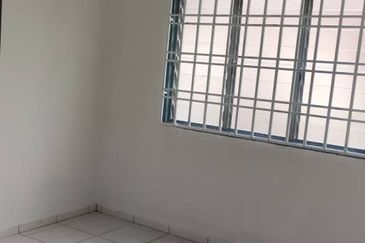 Taman Universiti, Parit Raja