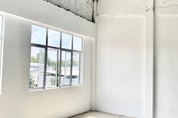 1.5 Storey Semi D Factory for Sale & Rent