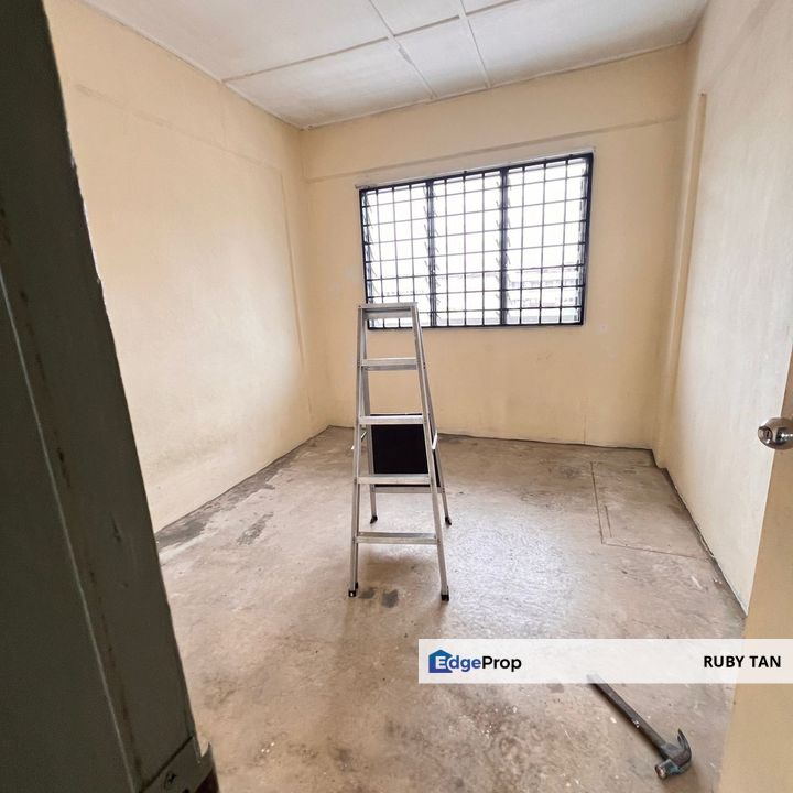 Taman Cendana Flat Pasir Gudang Two Bedrooms High Floor, Johor, Pasir Gudang