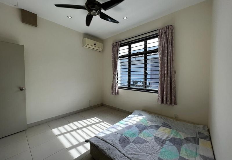 Maple Red, Adda Heights