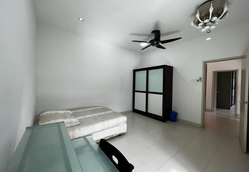 Maple Red, Adda Heights