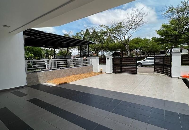 Maple Red, Adda Heights