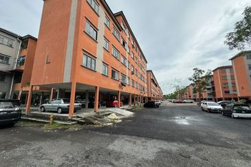 Taman Pulai Utama Flat