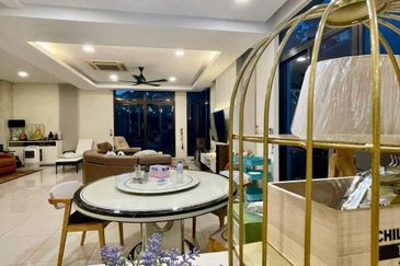 The Golf East Precint / Horizon Hills / 2.5-Storey Semi-D House