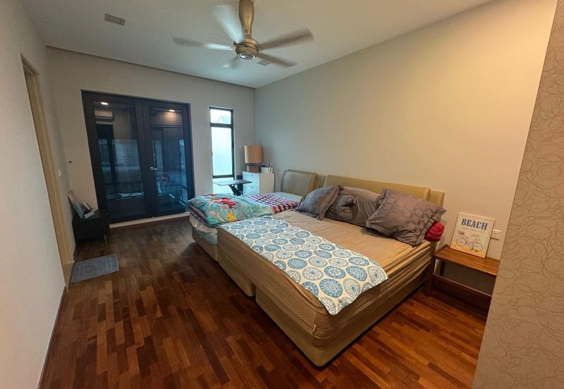 The Golf East Precint / Horizon Hills / 2.5-Storey Semi-D House