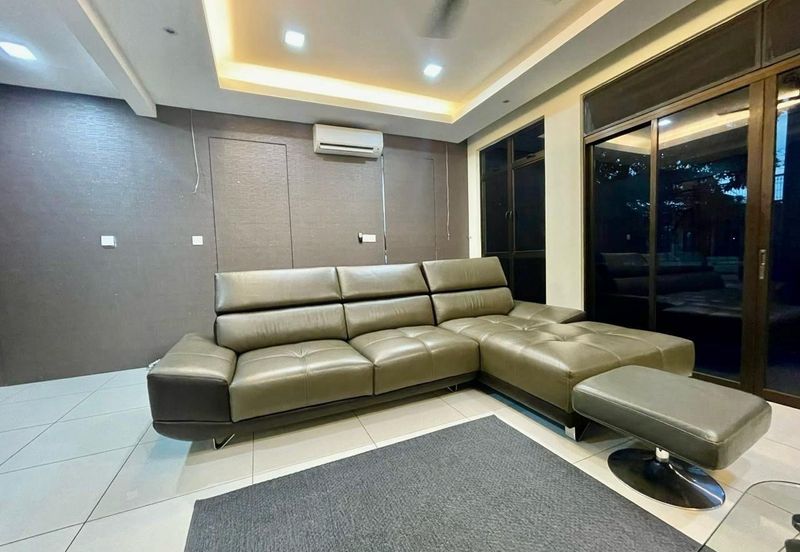 The Golf East Precint / Horizon Hills / 2.5-Storey Semi-D House