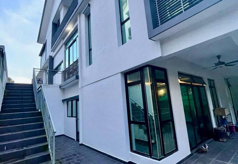 The Golf East Precint / Horizon Hills / 2.5-Storey Semi-D House