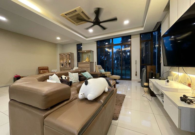 The Golf East Precint / Horizon Hills / 2.5-Storey Semi-D House