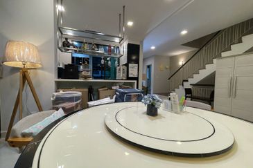 The Golf East Precint / Horizon Hills / 2.5-Storey Semi-D House