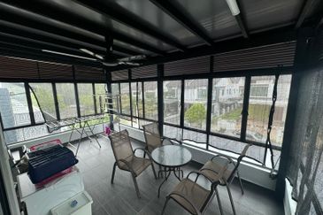 The Golf East Precint / Horizon Hills / 2.5-Storey Semi-D House