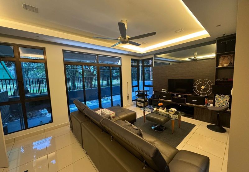 The Golf East Precint / Horizon Hills / 2.5-Storey Semi-D House