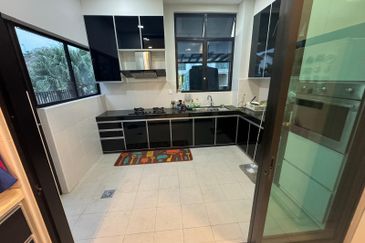 The Golf East Precint / Horizon Hills / 2.5-Storey Semi-D House