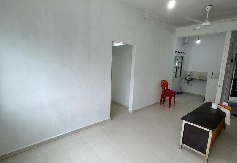 Taman Pulai Utama Flat