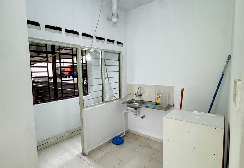 Taman Pulai Utama Flat