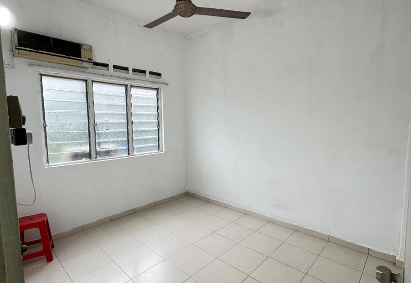 Taman Pulai Utama Flat