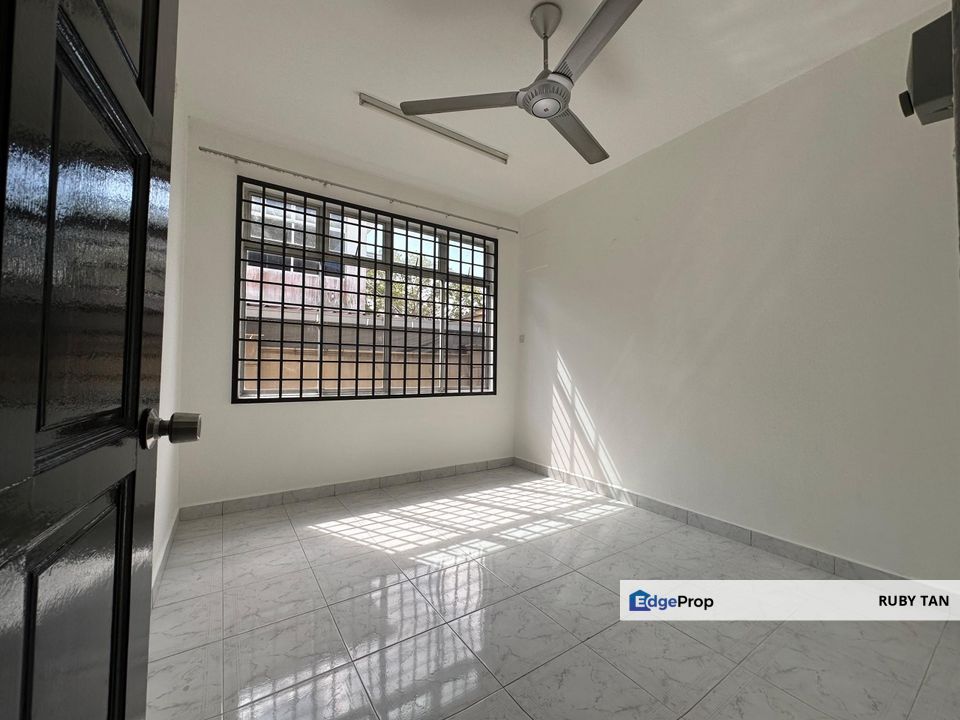 Taman Melawati Double Storey Semi D House Good Condition, Johor, Skudai