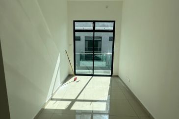 Jalan Mutiara Emas 2