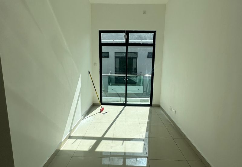 Jalan Mutiara Emas 2