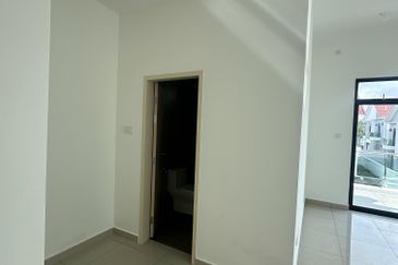 Jalan Mutiara Emas 2